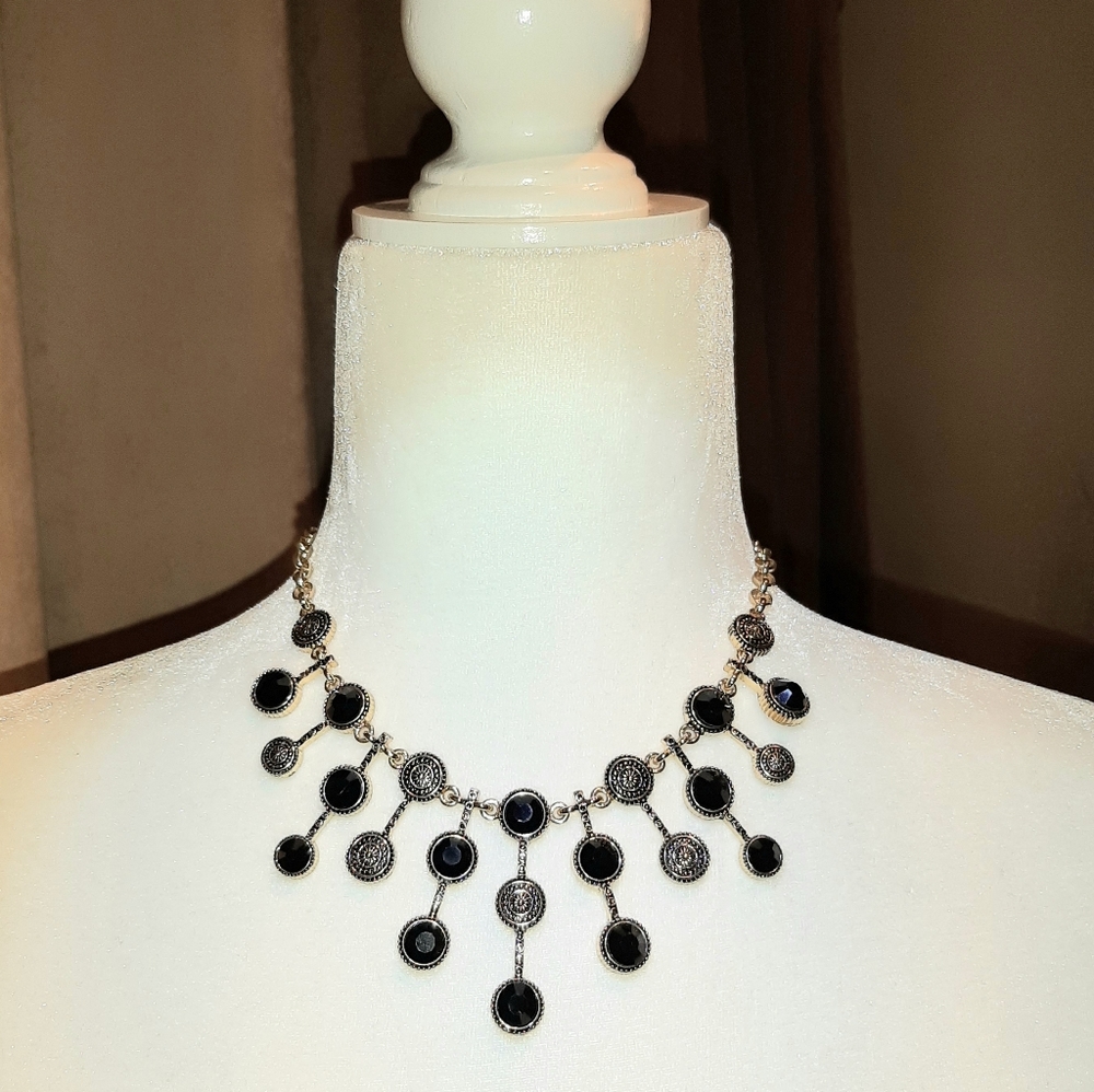 2028 Statement necklace